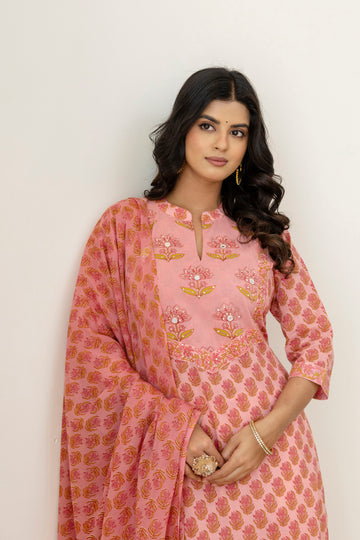 Cotton Booti Print Kurta Set In Pink
