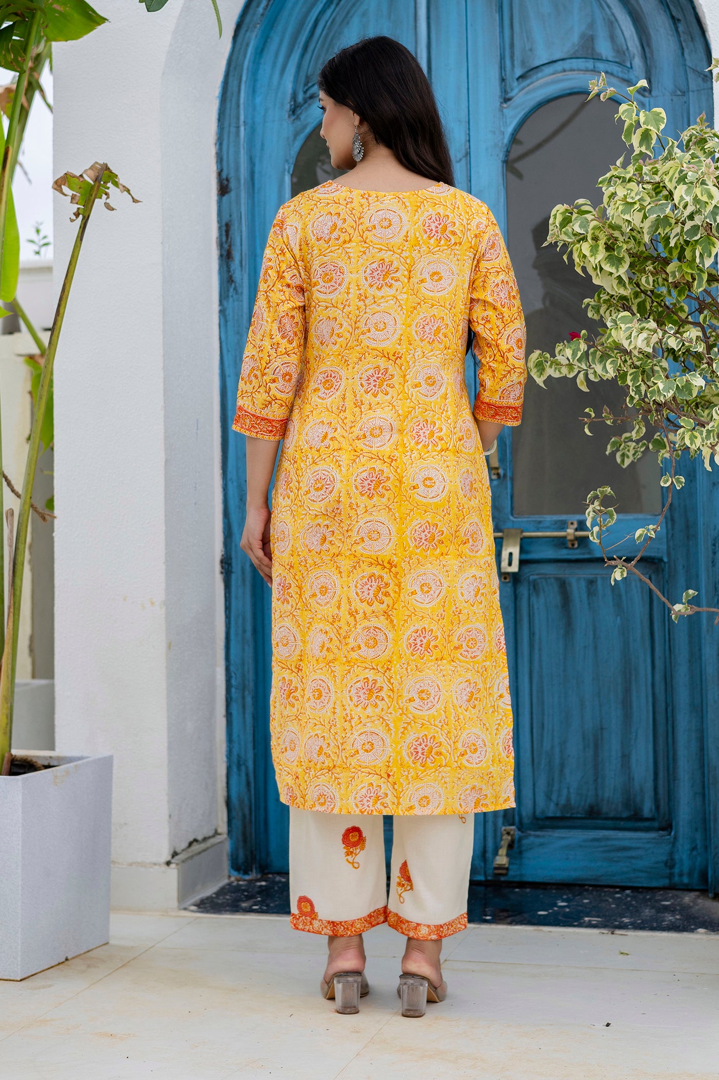 Block Printed Kurta Set In V-Neck