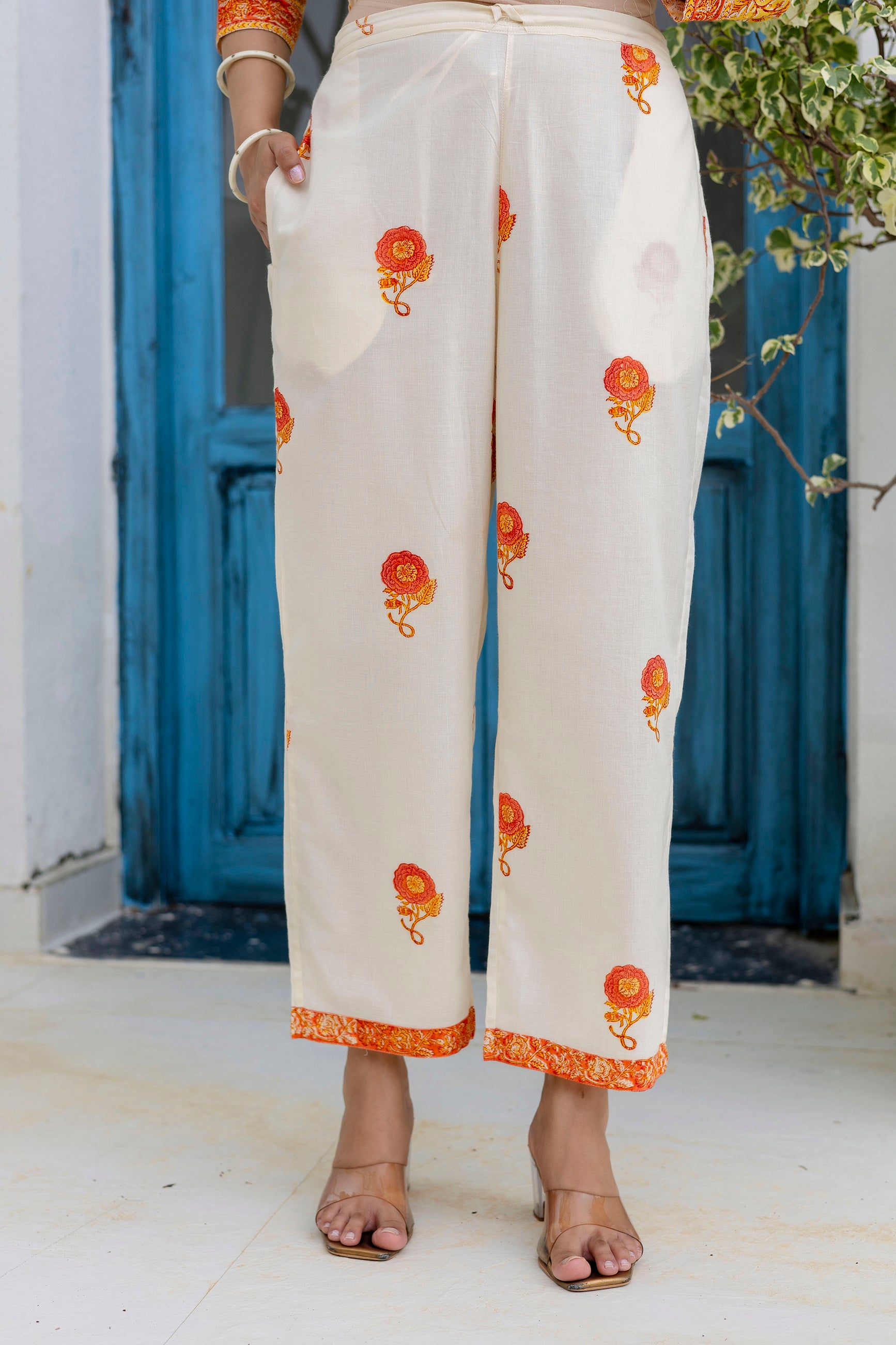 Block Printed Kurta Set In V-Neck