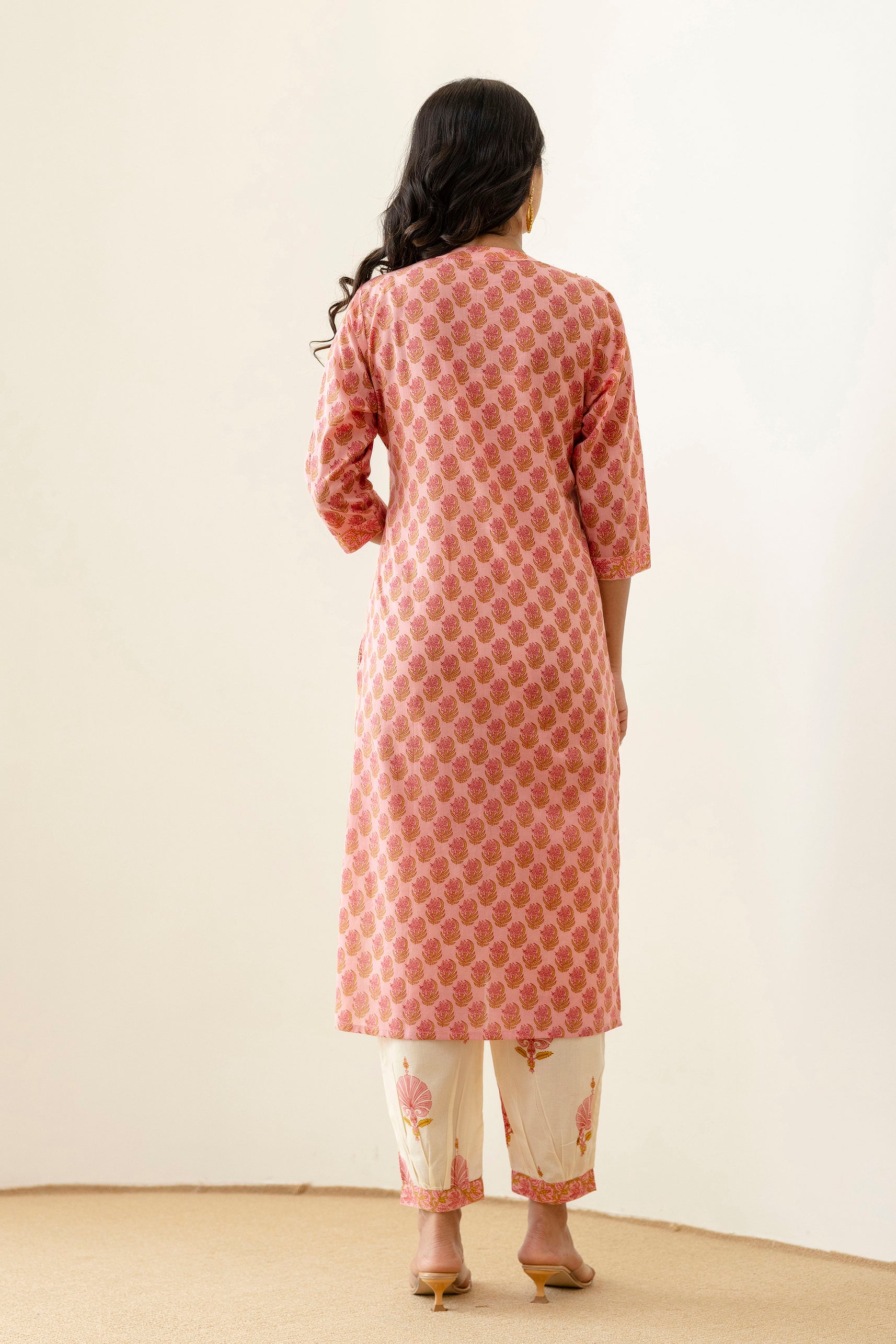Cotton Booti Print Kurta Set In Pink